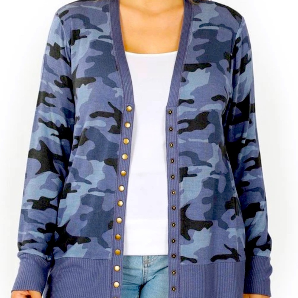 NWT Cardigan blue Camo with snap buttons